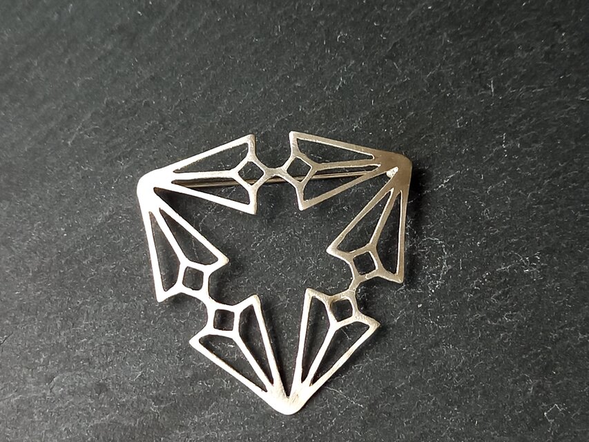 Utoka ☆ silver  レトロ模様  ブローチ　