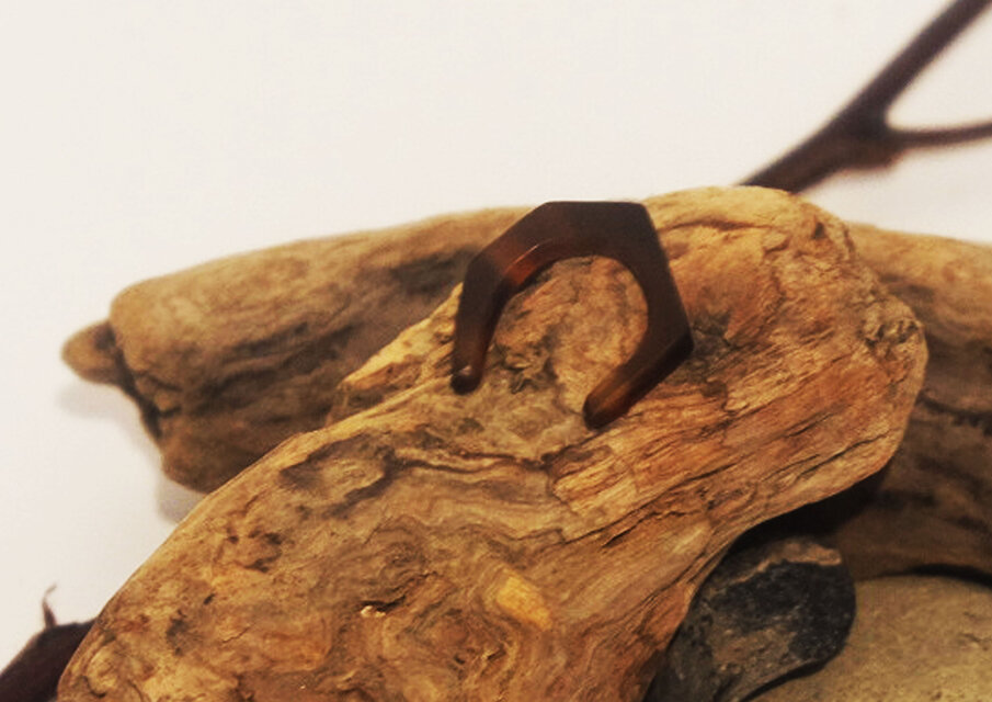 バッファローホーン変形多角形リング(ベッコウ柄)