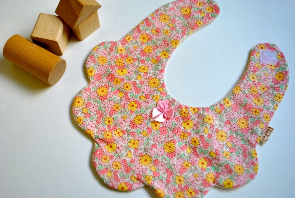 お花のかたち♡ベビースタイ