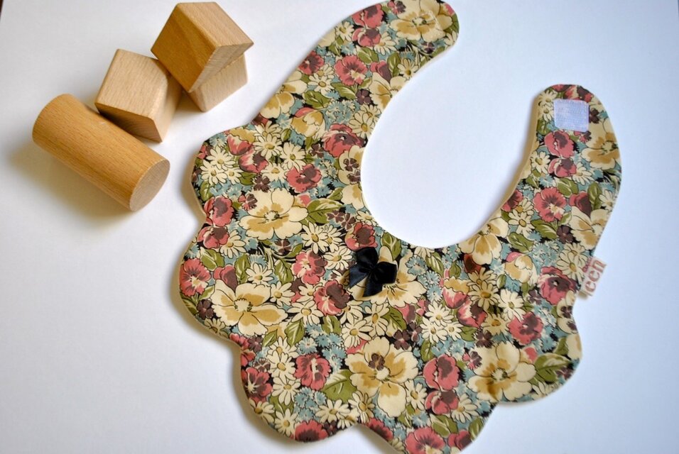 お花のかたち♡ベビースタイ