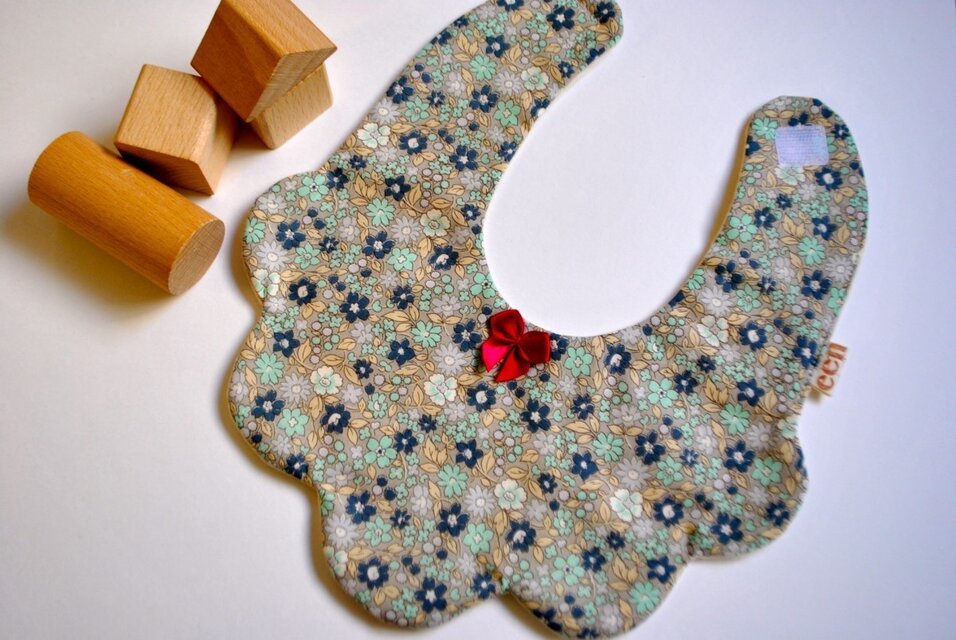 お花のかたち♡ベビースタイ