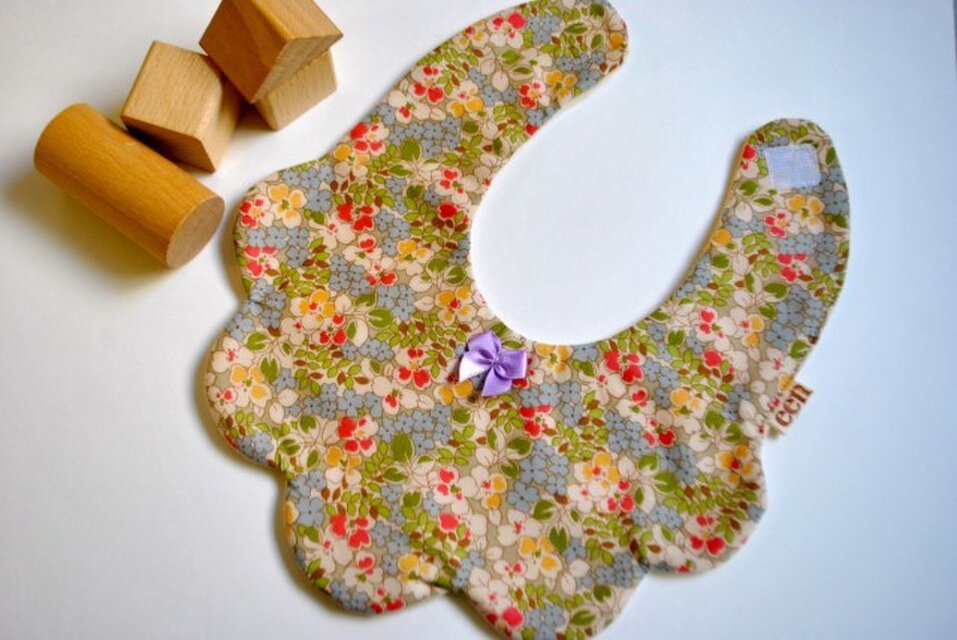 お花のカタチ♡ベビースタイ