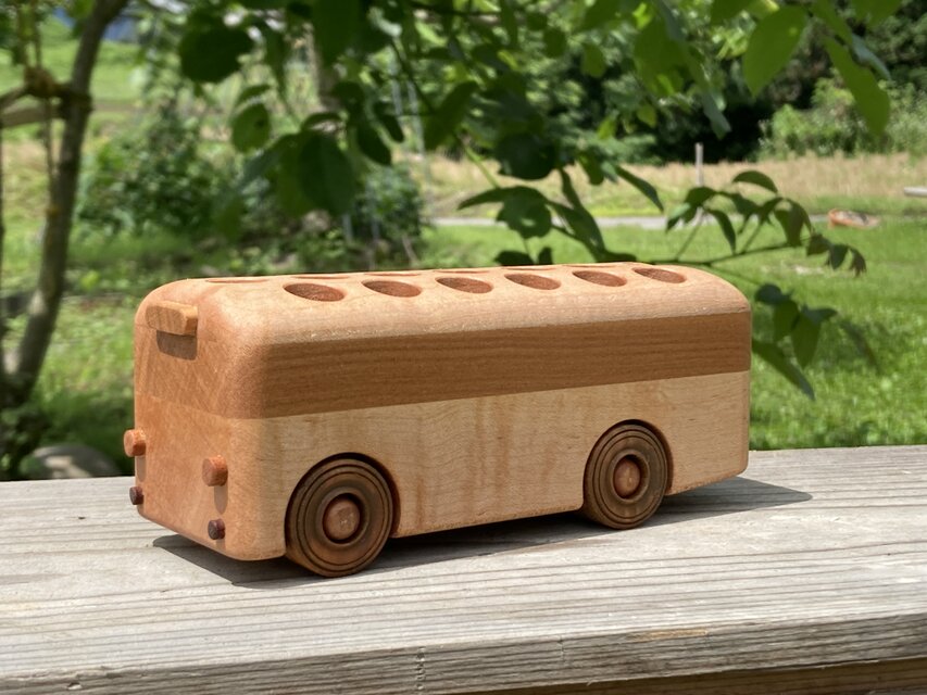 バスのペン立て