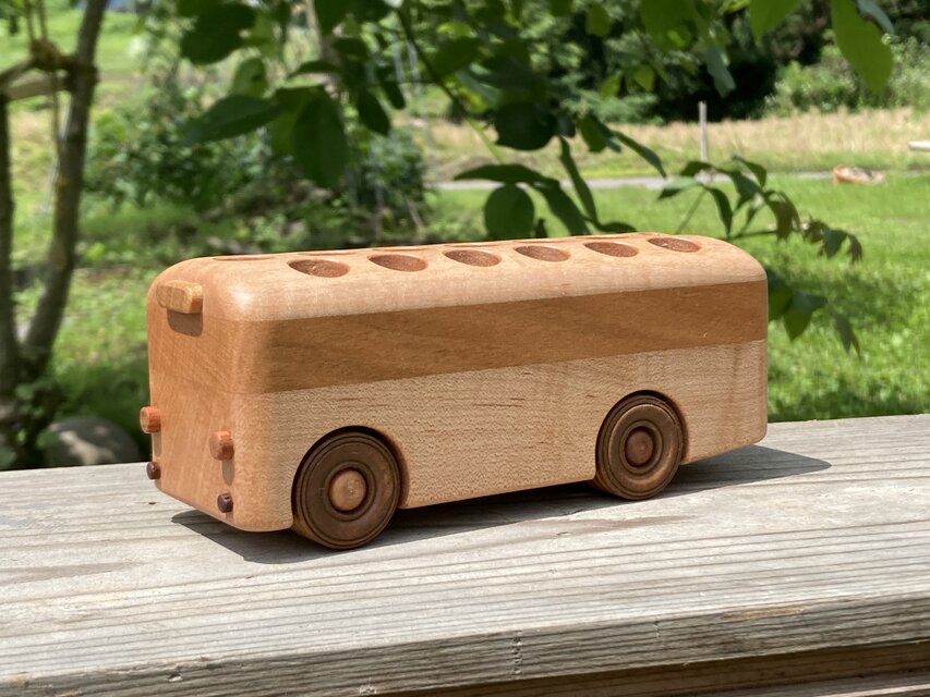 バスのペン立て