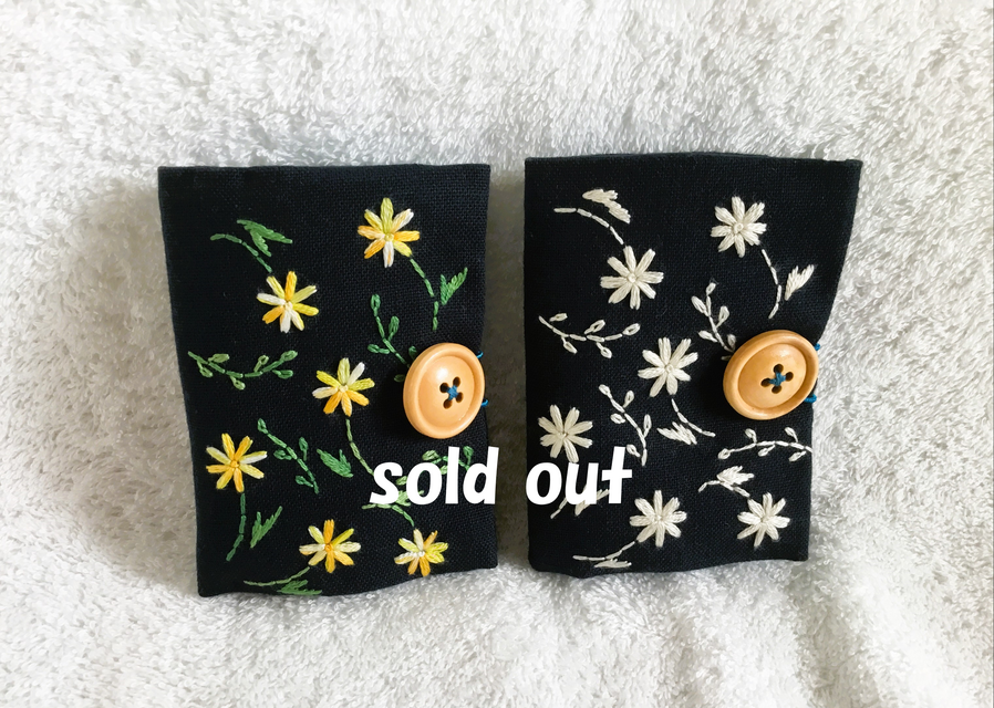 花刺繍のニードルケース・ネイビー