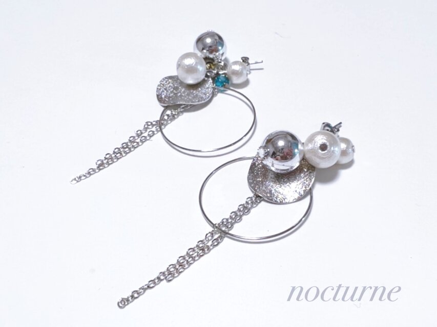 シルバービーズとコットンパールのフープピアス