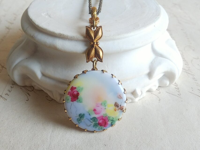 アンティーク　Rose薔薇／pastel調（30㎜）・Ribbon　クラシカルネックレス