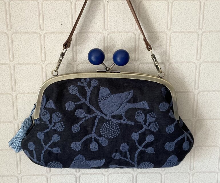 点と線模様　リスノモリ　大きな木玉親子がま口長財布バッグ