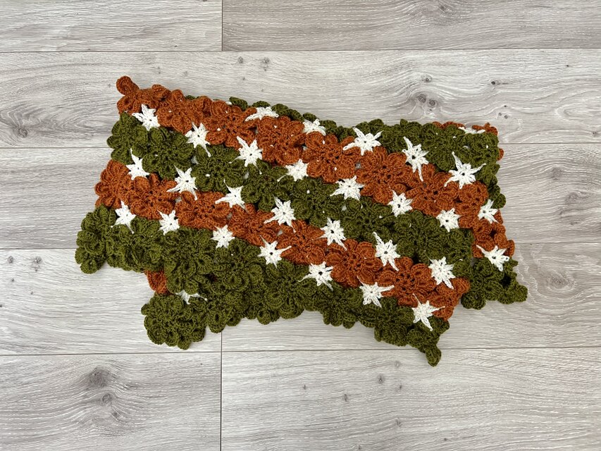 大きなお花モチーフのブランケット