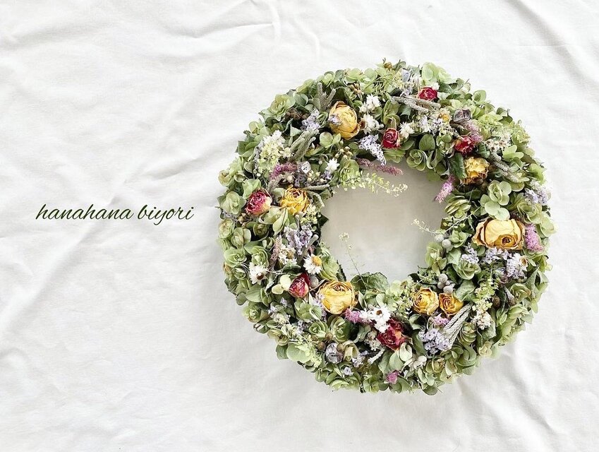 オレガノケントビューティーとバラのリース