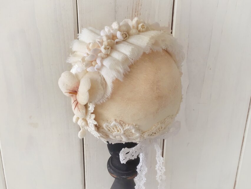 ドール用染め花のヘッドドレス（MLフリーアンティークホワイト）