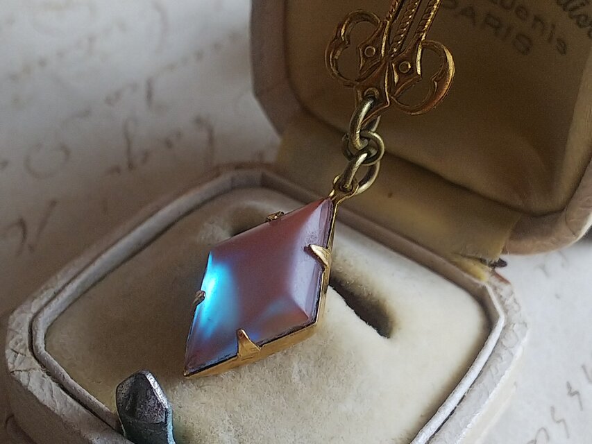 サフィレット　ダイヤモンド型（約21×12㎜）Art Deco クラシカルネックレス