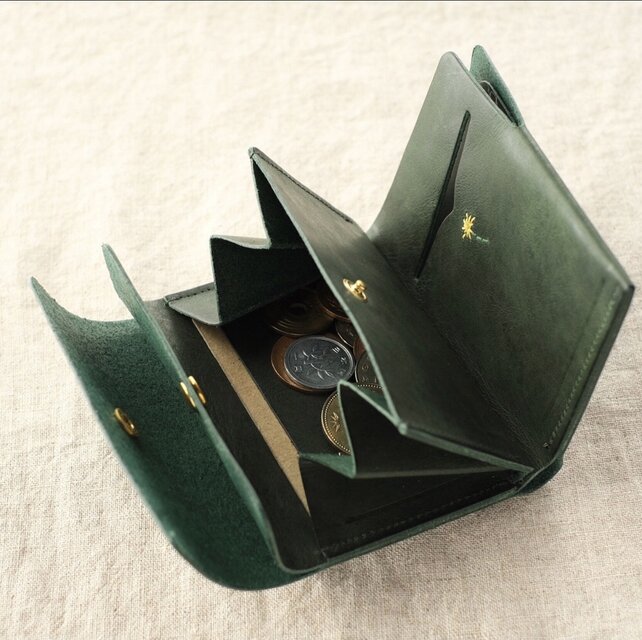 刺繍のある今いい財布 三つ折り ミニ財布 グリーン カモの刺繍 | iichi