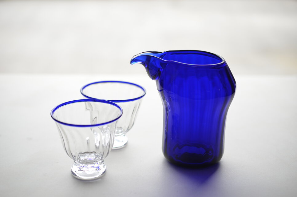瑠璃色の酒器揃い(片口)