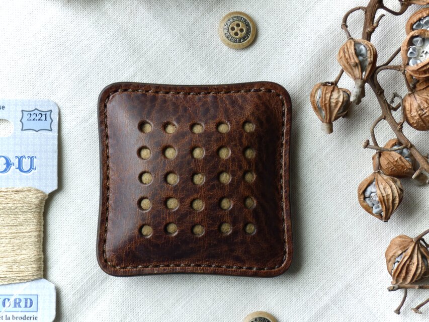 イタリア革のピンクッション／チョコ