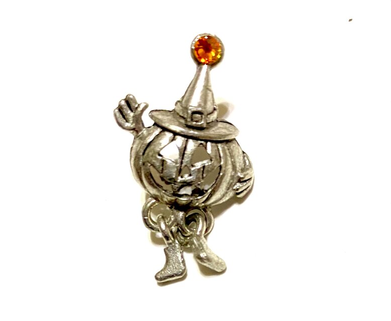 【 アメリカ製　脚が揺れる　ハロウィン　パンプキン　ジャックオーランタン　ピンブローチ】秋　男性にも　シルバーカラー