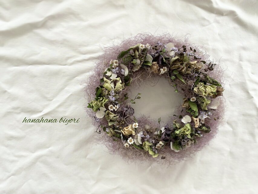 スモークツリーとクリスマスローズのリース ruby