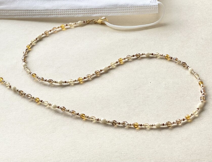 琥珀色のチェコビーズ　マスクストラップ／ネックレス／メガネチェーン - milk tea -