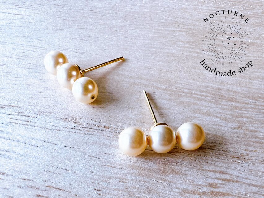 【サージカルステンレス】スワロフスキーパールの三連ピアス