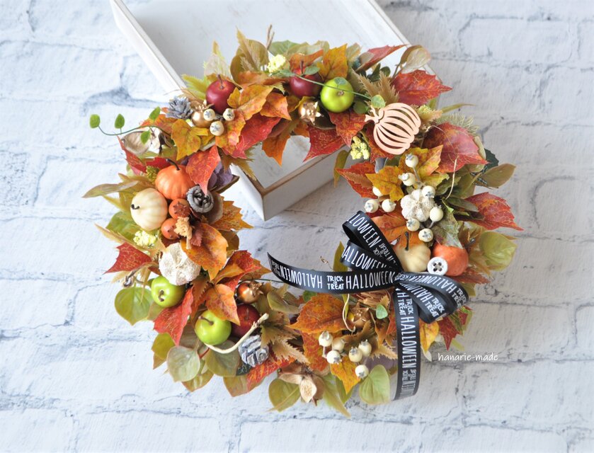 紅葉リーフとパンプキン・白い実をそえて ハロウィン リース：オレンジ