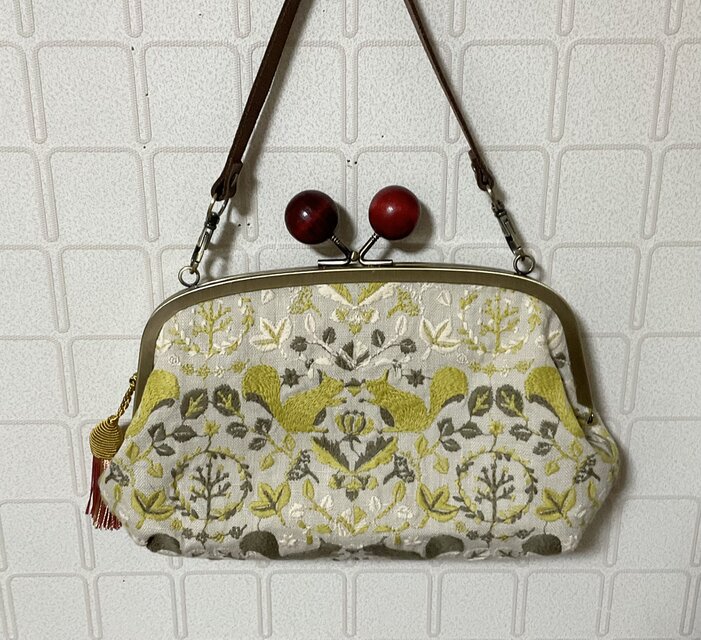 点と線模様　リスノモリ　大きな木玉親子がま口長財布バッグ　　