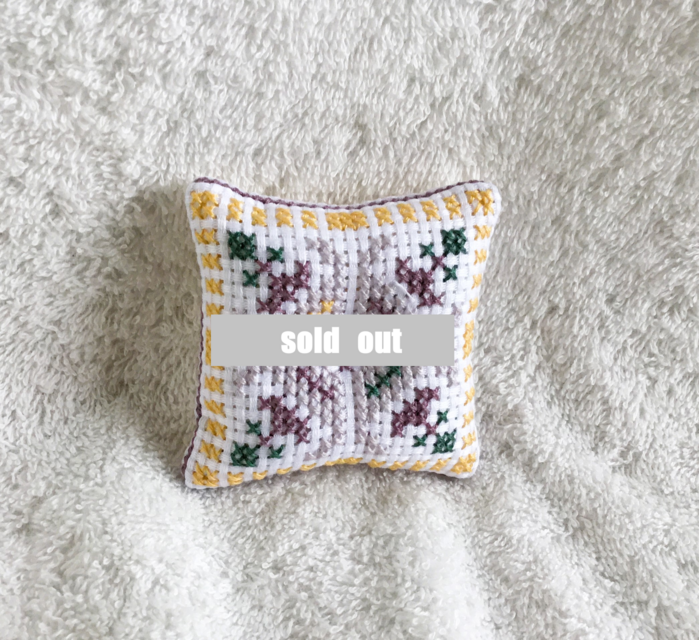 クロスステッチの小さめピンクッション④