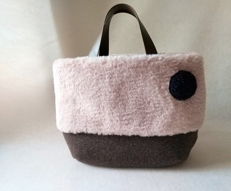 ファーとウールの丸いぷっくりトートバッグ