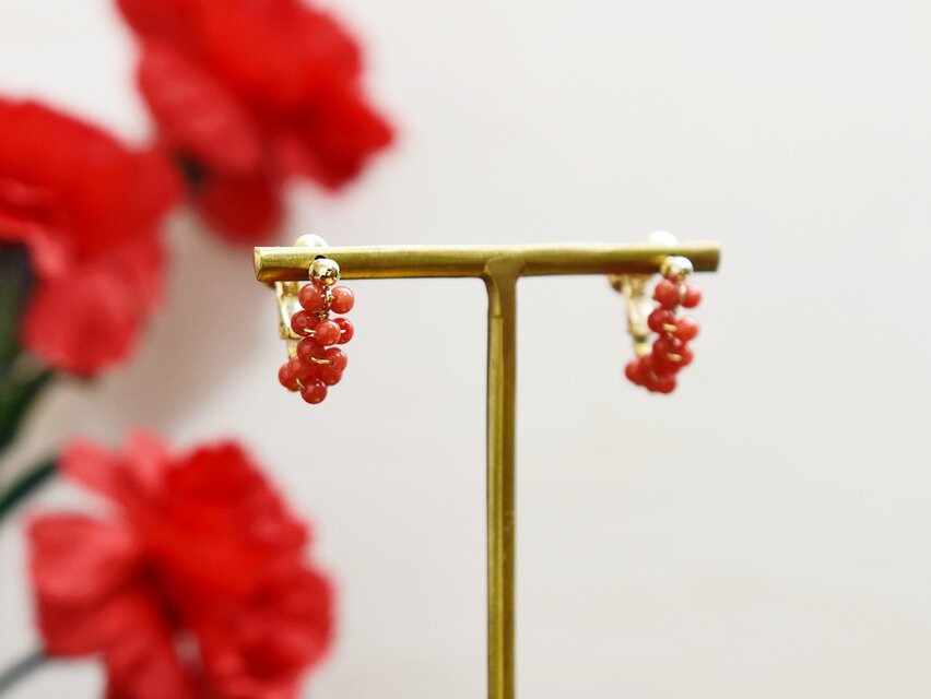 【イヤリング】小さな 天然色の本赤珊瑚