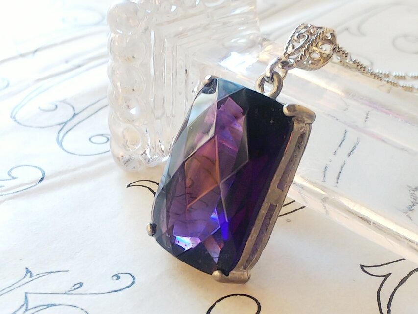 ヴィンテージ　青紫Square（24×16㎜）／decorative　クラシカルネックレス