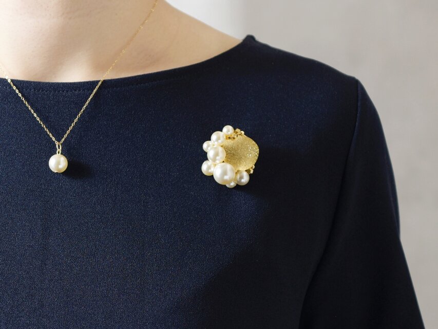 【ブローチ】お月様 ガラスパール