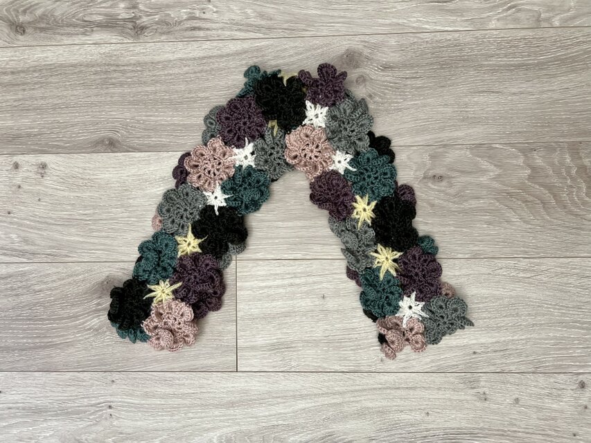 お花モチーフのマフラー