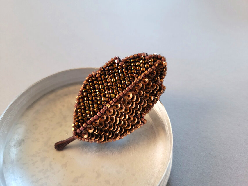 シックな木の葉のブローチ ⅱ