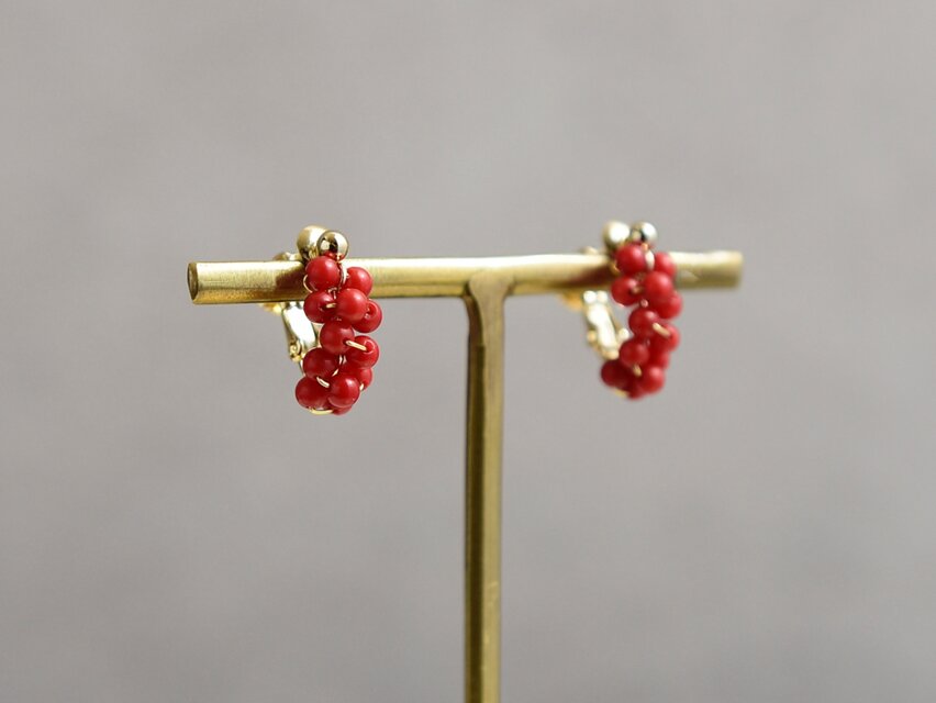 可愛い！ 沖縄本珊瑚小さな玉の連なりイヤリング 全くの未使用 可愛い！ 沖縄本珊瑚小さな玉の連なりイヤリング 全くの未使用