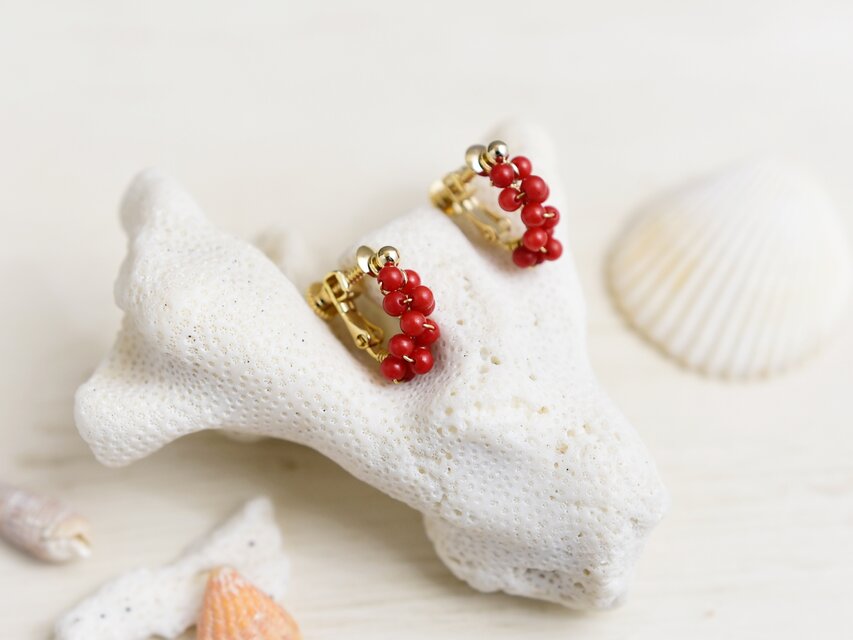 イヤリング】小さな 赤珊瑚 | iichi 日々の暮らしを心地よくする