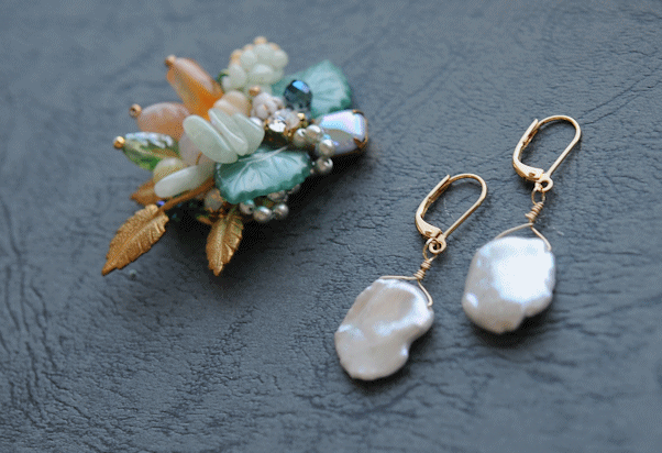 花びらのようなケシパールピアス