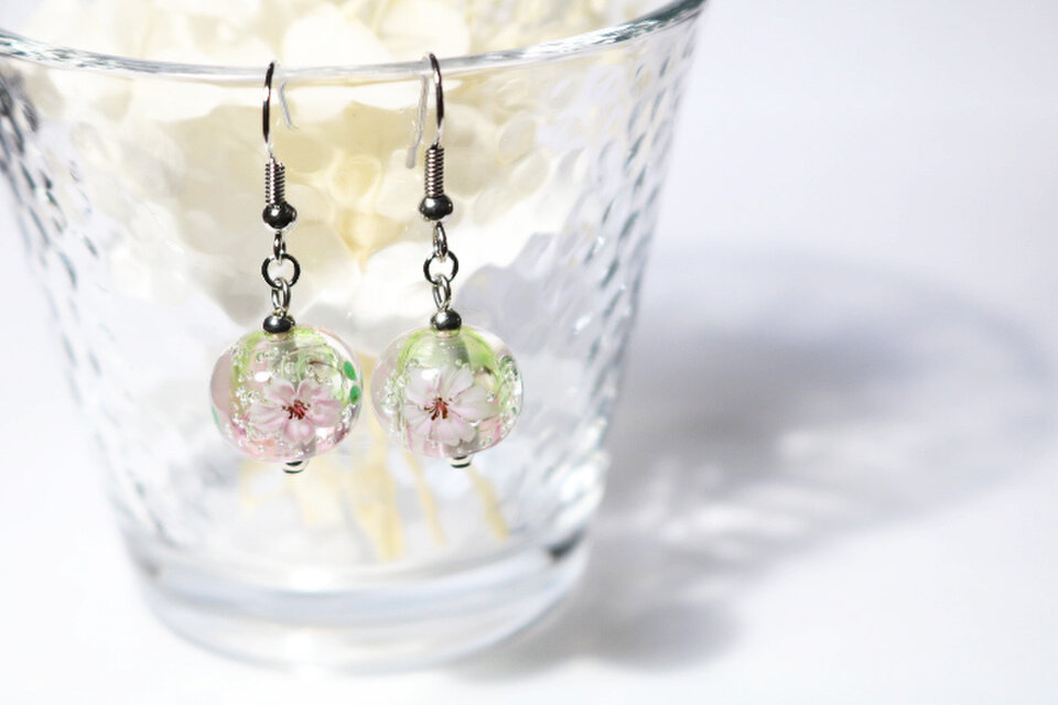 とんぼ玉ピアス　桜