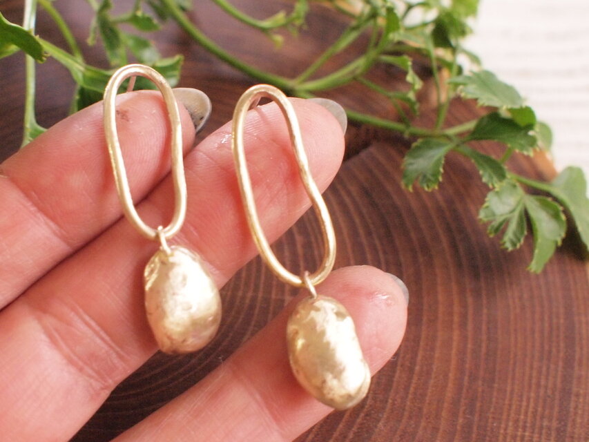 真鍮ピアス 　ボリューム楕円にひとつぶ　ポスト/シルバー925