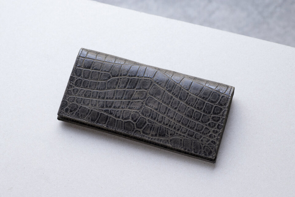 立体感のあるワニ革模様　カーキ　ロングウォレット　クロコエンボスレザー　長財布　aw-12ec