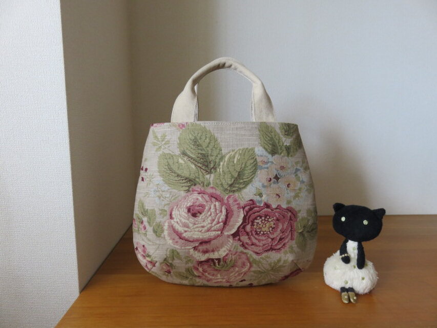 バラ柄リネンのおにぎり型トートバッグ