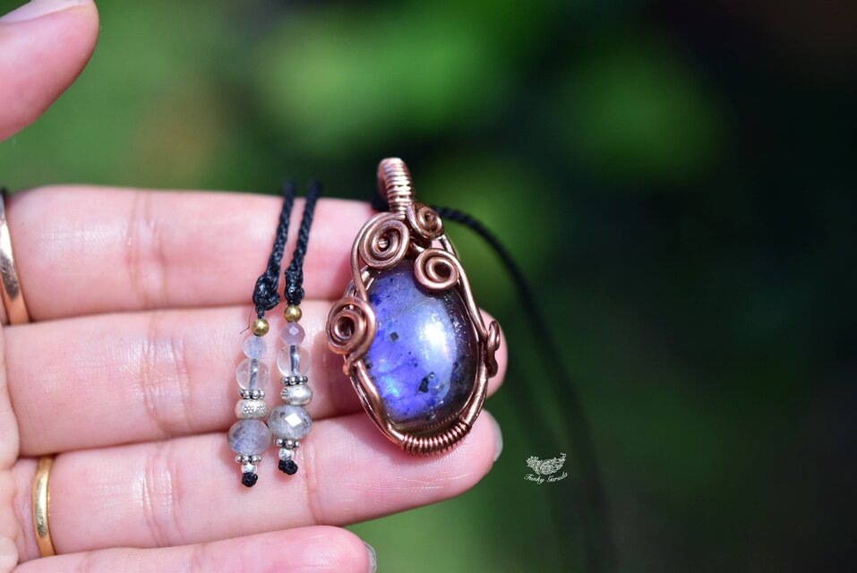 蒼い紋章☆wire wrapping ブルーラブラドライト ネックレス731 | iichi