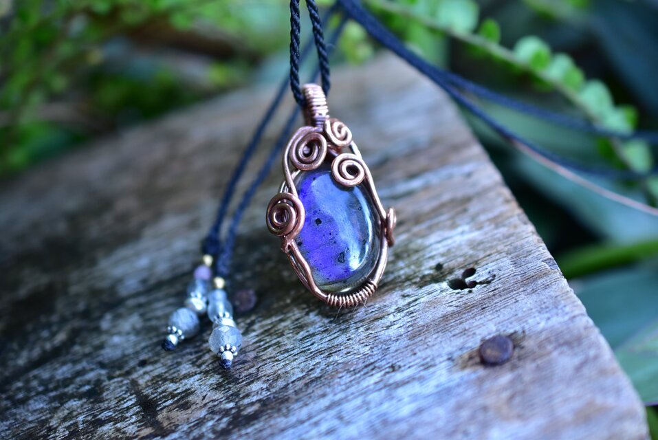 蒼い紋章☆wire wrapping ブルーラブラドライト ネックレス731 | iichi