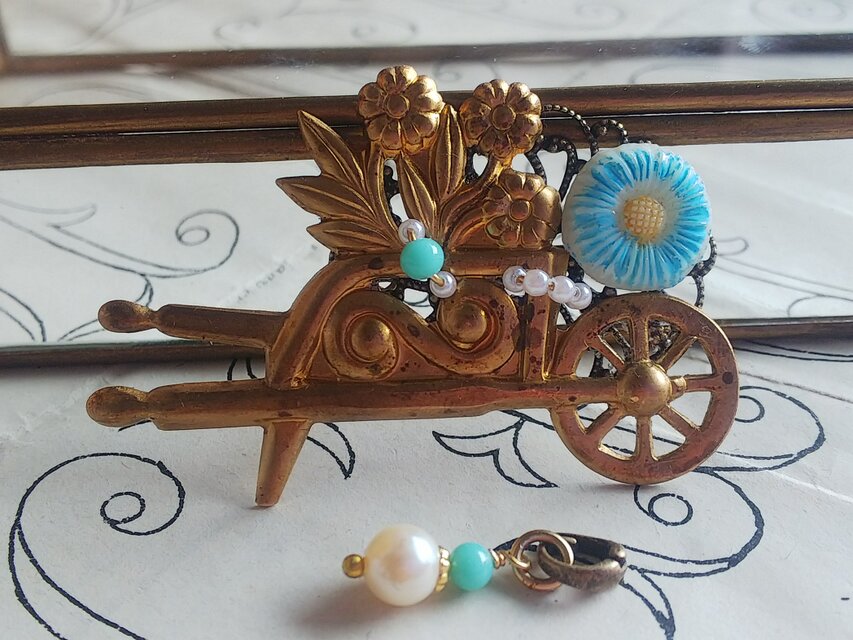 ヴィンテージ　Blue-Daisy／ Garden cart（取り外し可能パーツ）ブローチ