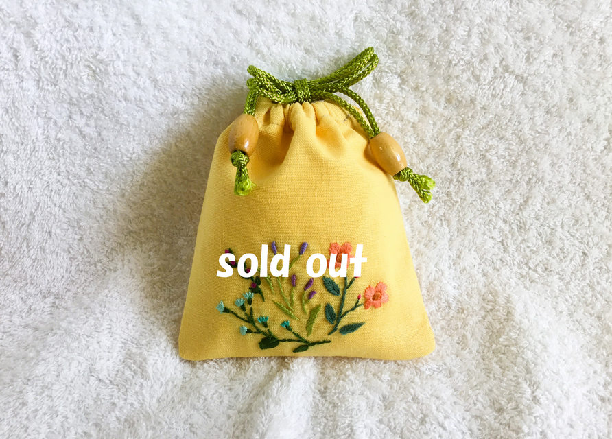 花刺繍のミニ巾着・イエロー