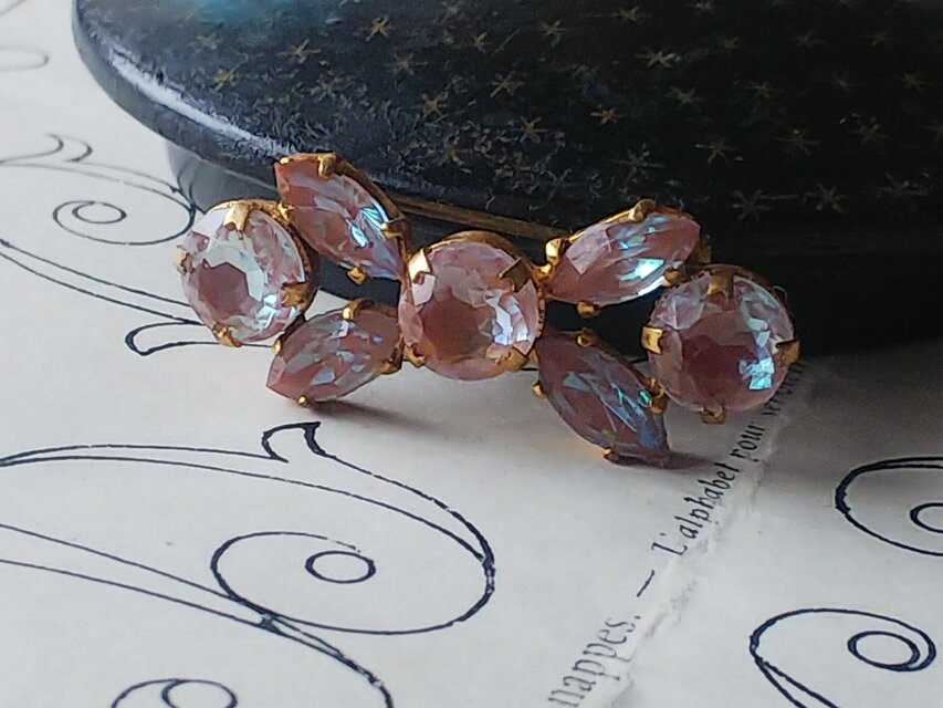 ヴィンテージ　サフィレット7粒　エレガントブローチ（約37×15.5㎜）