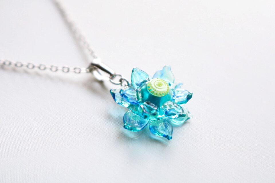 睡蓮のガラスペンダント2