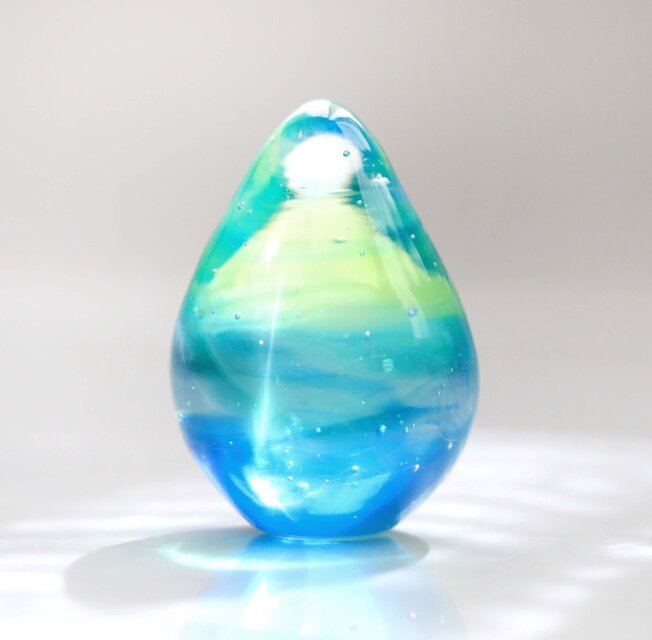 ガラスの雫の小さなオブジェ 「森の清流」