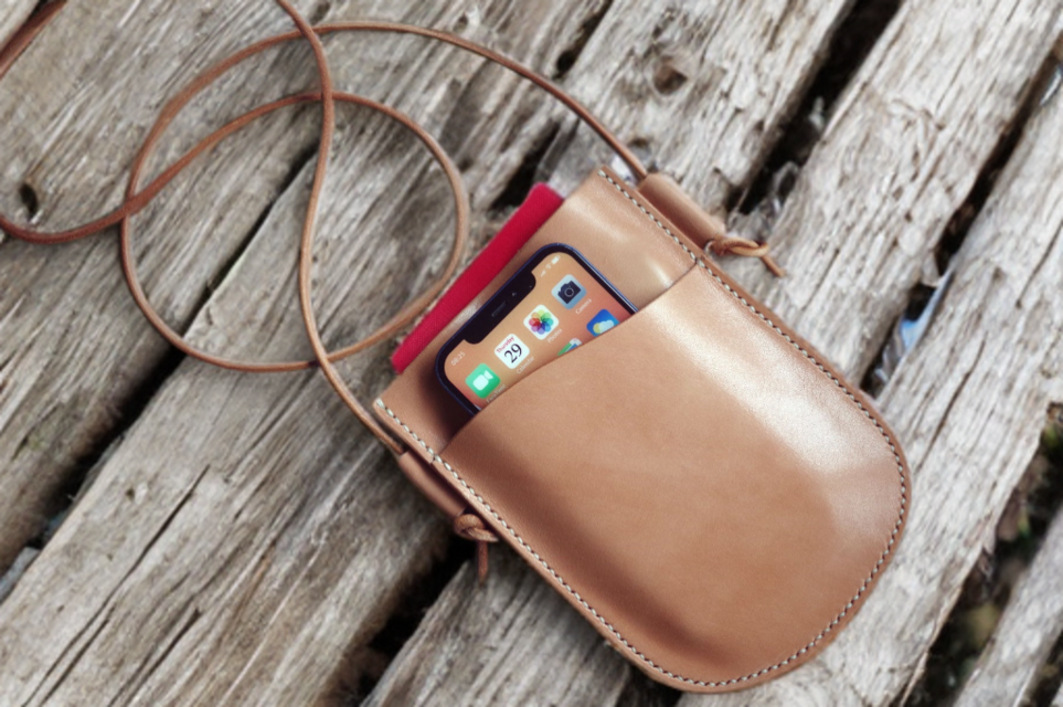 本革サドルレザーのシンプルショルダースマホポーチ【受注製作