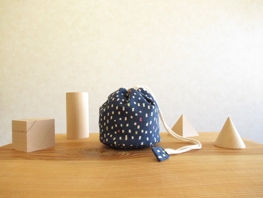 コロンとした小物入れ　しかくい点々、ネイビー