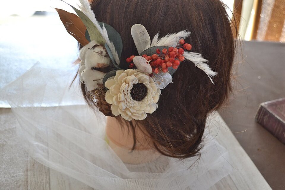 赤のクリスマスカラ―クラッチブーケ＊ブートニア＊ヘッドパーツ3点