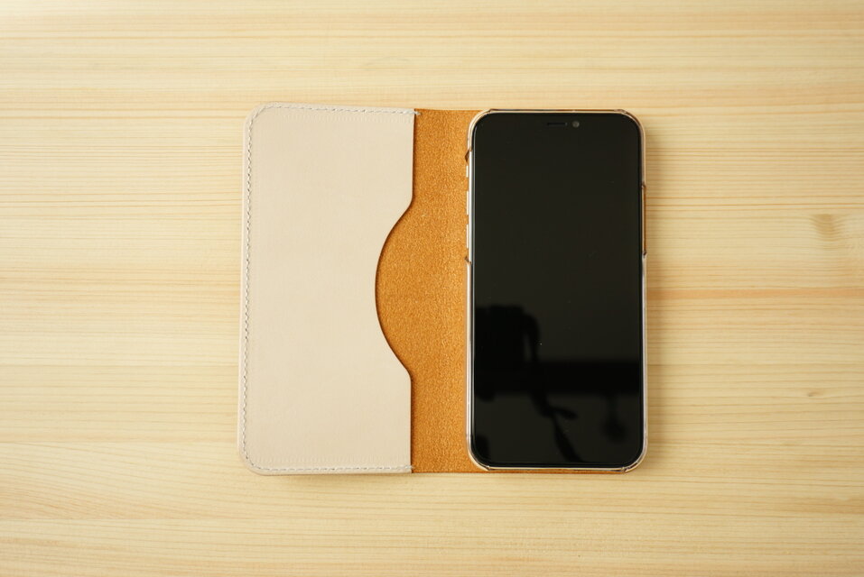 牛革 iPhone14 Proカバー ヌメ革 レザーケース 手帳型 キャメルカラー